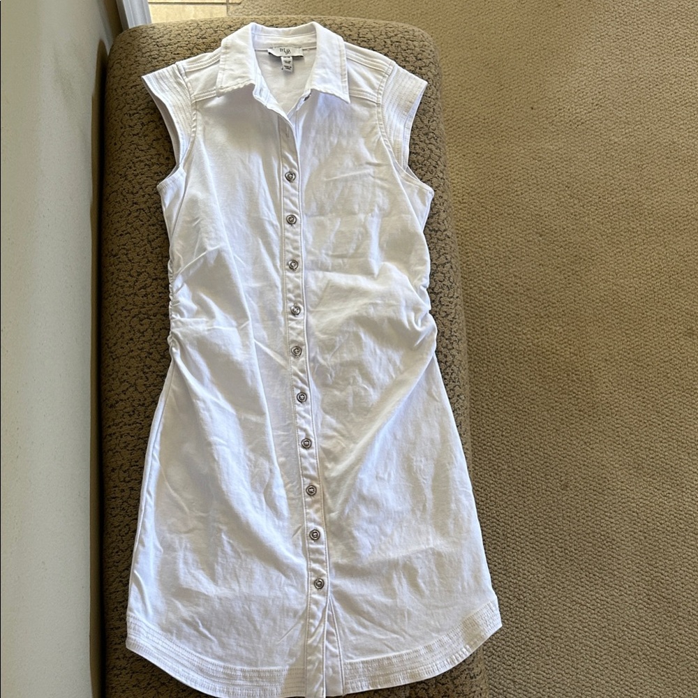 White Sleeveless Collared Dress for Casual Days